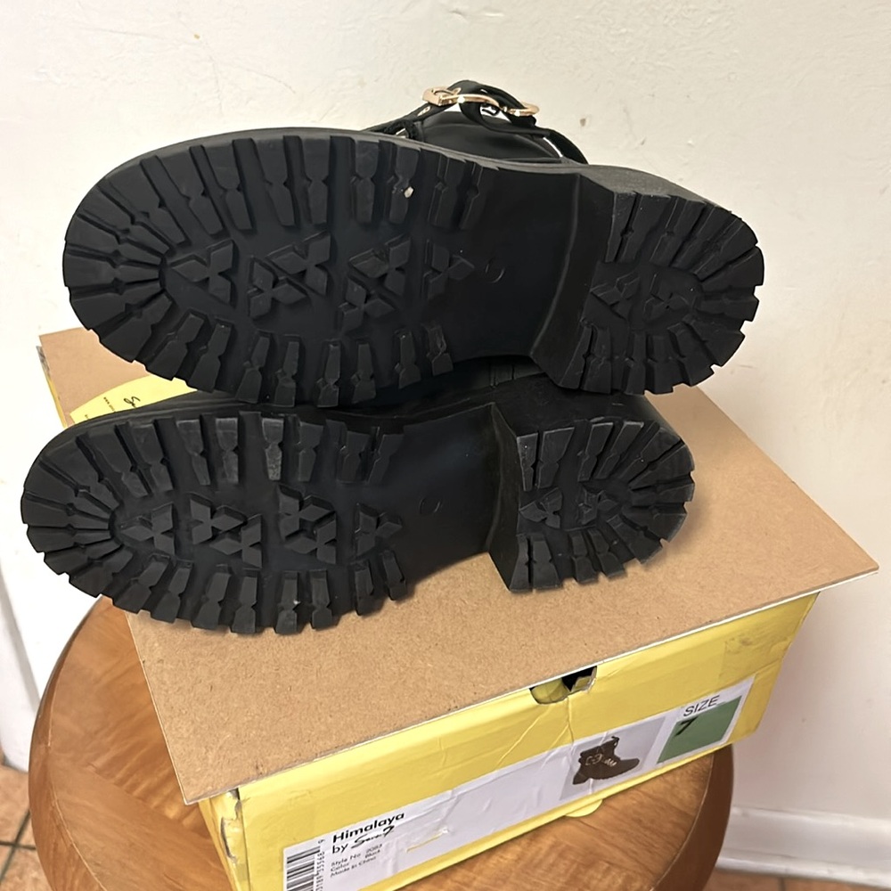 NWT Seven 7 Women Himalaya Black Lace-up Hiker Combat Boot with Block Heel. - Picture 8 of 9